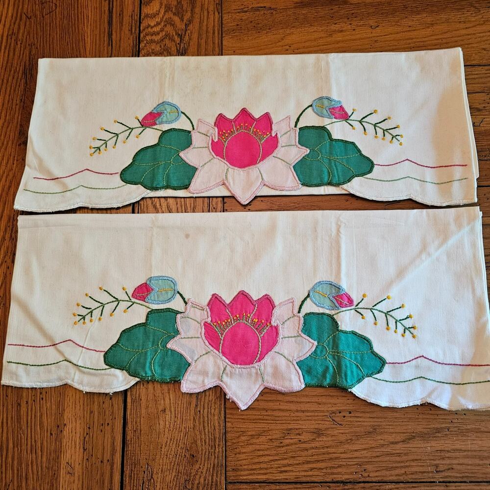 VTG Hand Applique Embroidered Floral Waterlillies Pillowcases Cottagecore